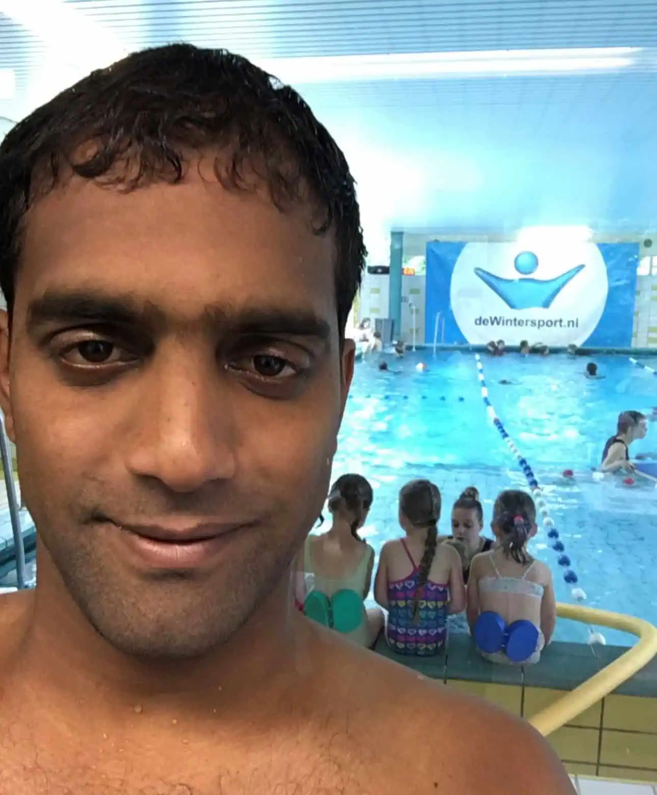 Zwemles in zwembad Heideheuvel in de beginjaren van Zwemschool De Winter Sport